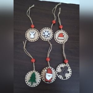 6 wooden ornaments/gift tie ons